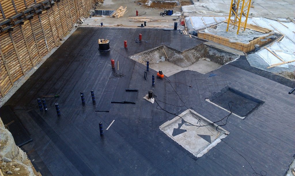 Waterproofing of the foundation slab of the surfaced roll insulation

