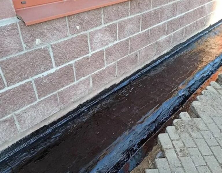 Waterproofing of the blind area with bitumen mastic